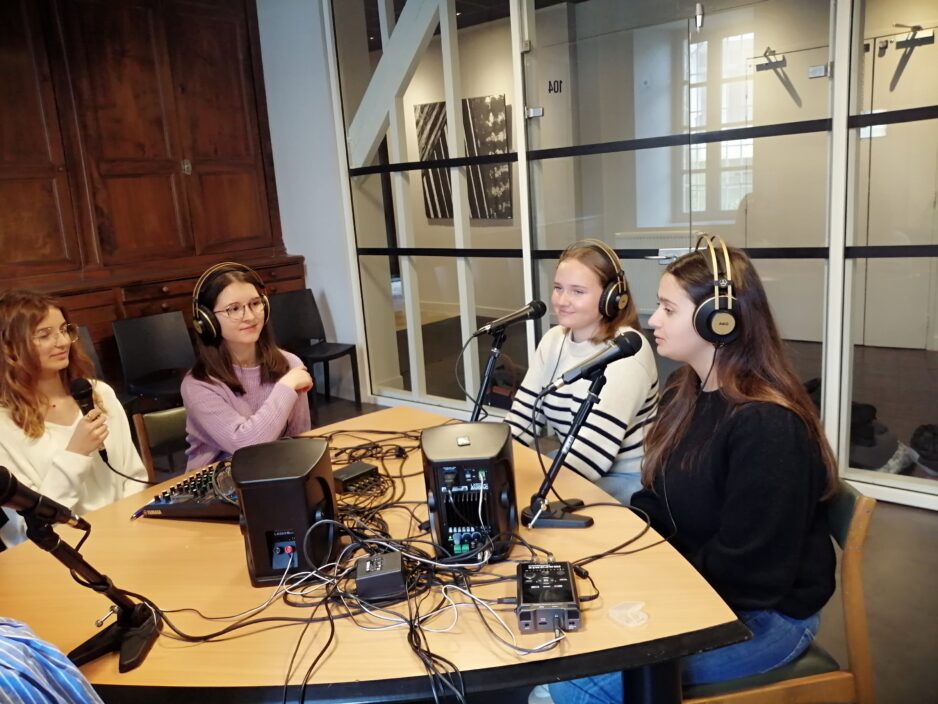 Un podcast sur les jeunes et l’engagement.